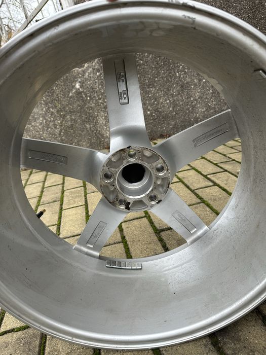 Диски r20  8.5j Audi