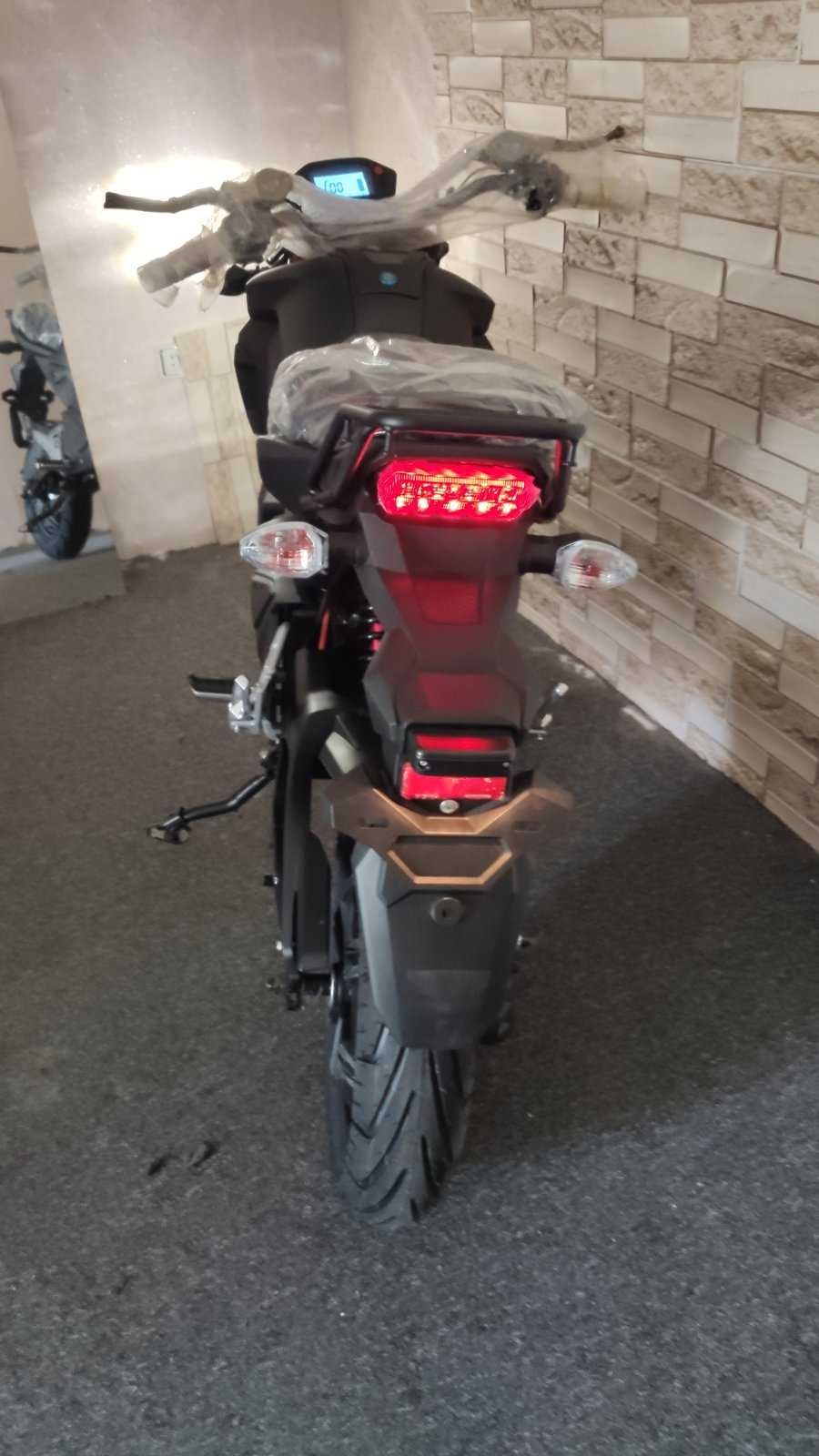 Электромотоцикл M20, 2000 W, 72V20Ah запас хода 45км.