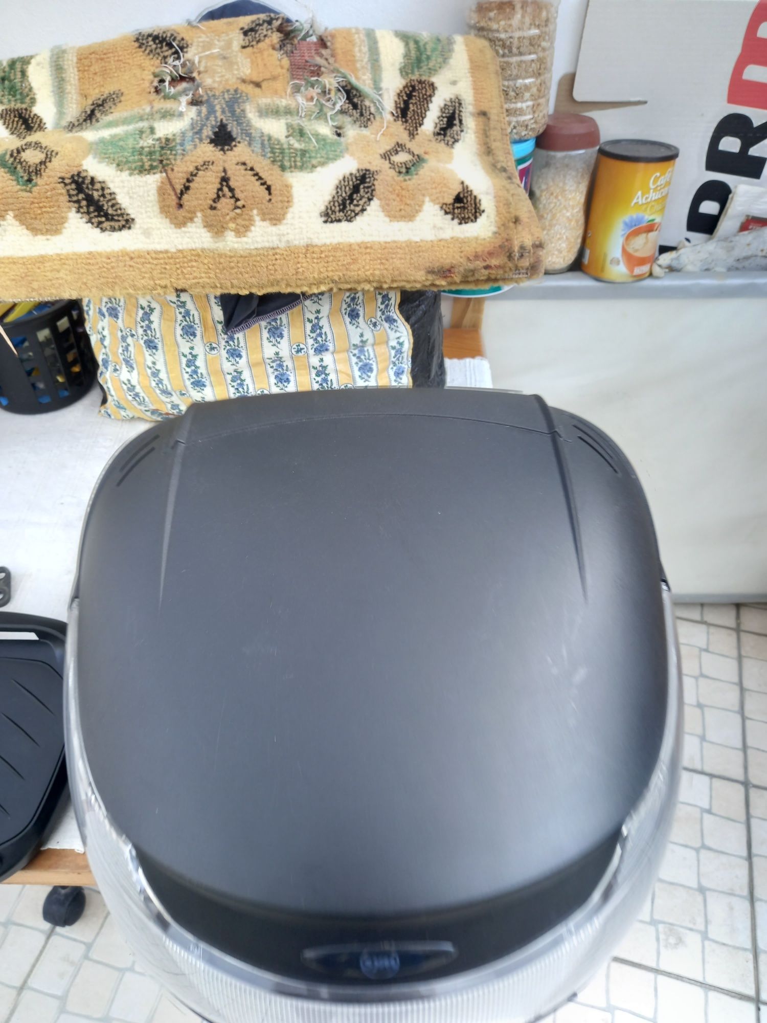 Vendo 1 top case muito bom estado cabe 1 capacete grande a vontade