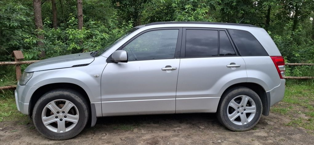 Suzuki Grand Vitara 2.0 + gaz ladna uszkodzony silnik