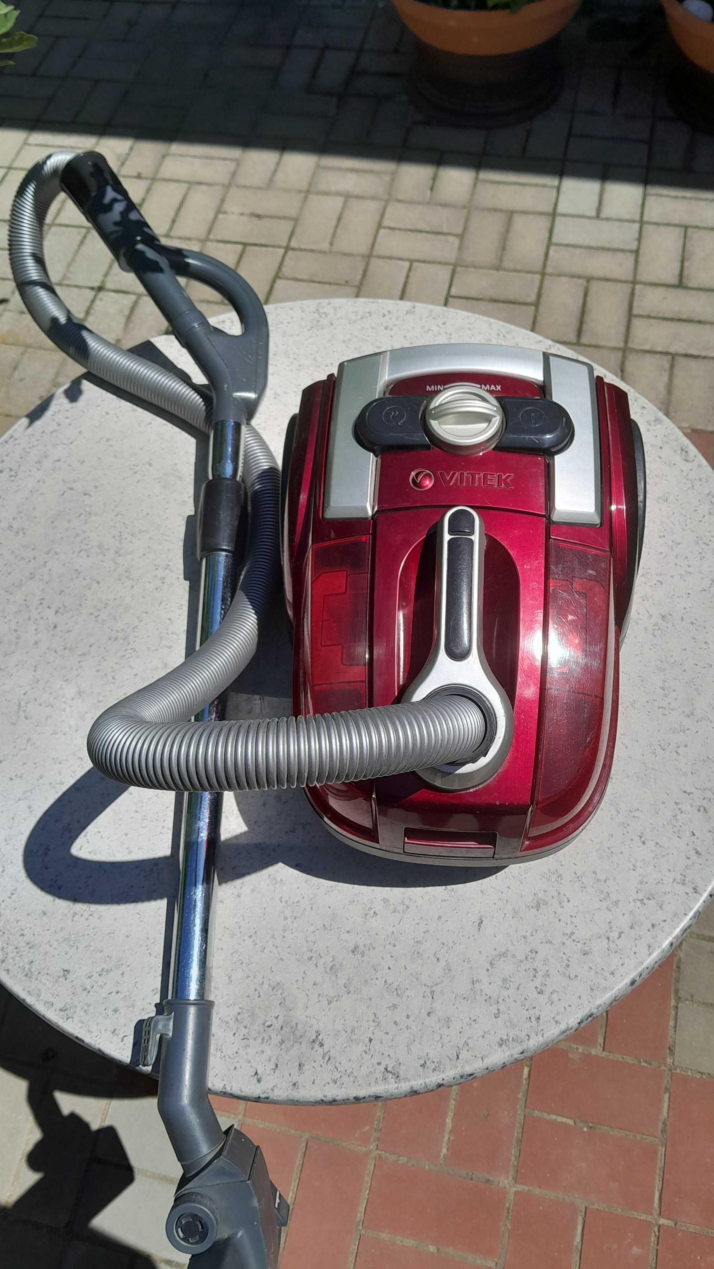 Продам пылесос Vitek VT 1833R
