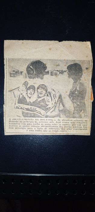 Alusivo à ida dos Beatles a Holanda em 1964 /recorte de Jornal antigo