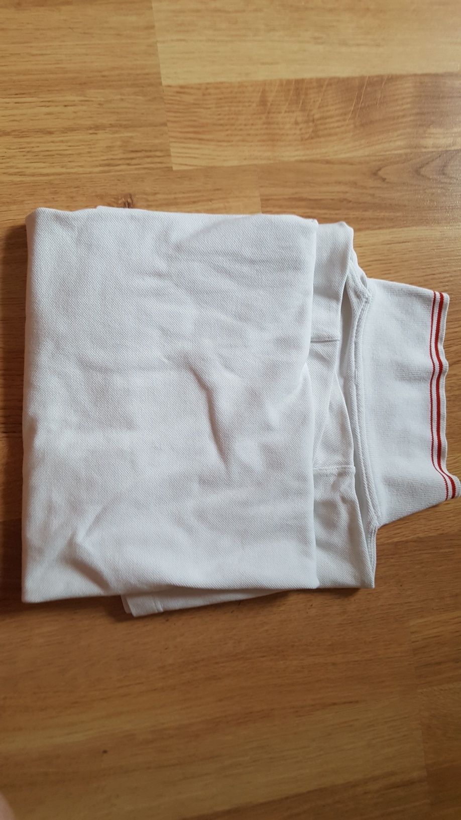 Biala koszulka polo z logo rozmiar L bawelna