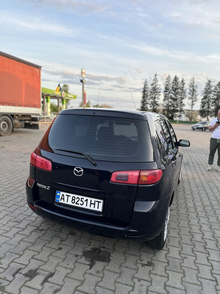 Mazda   (Машина в дуже гарному стані)