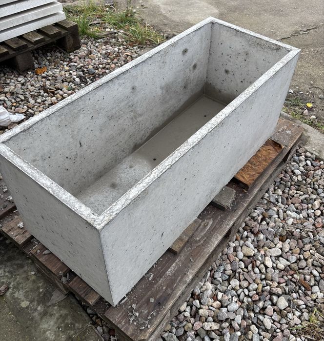 Donice betonowe z betonu architektonicznego – 100 × 40 × 40 cm
