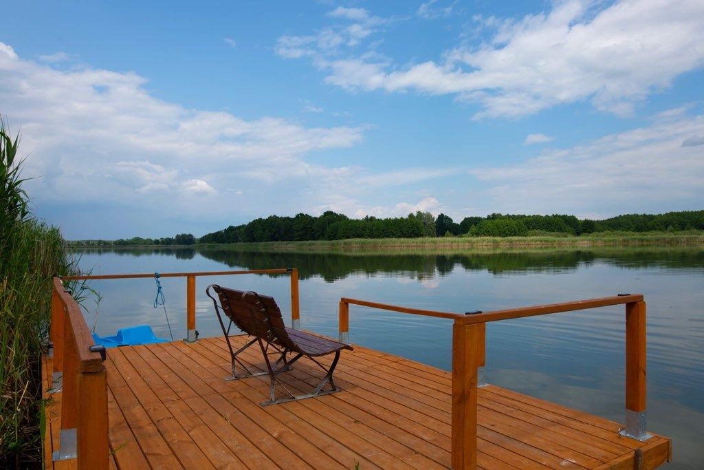 Domek , domki nad jeziorem. Agroturystyka Serbinówka.