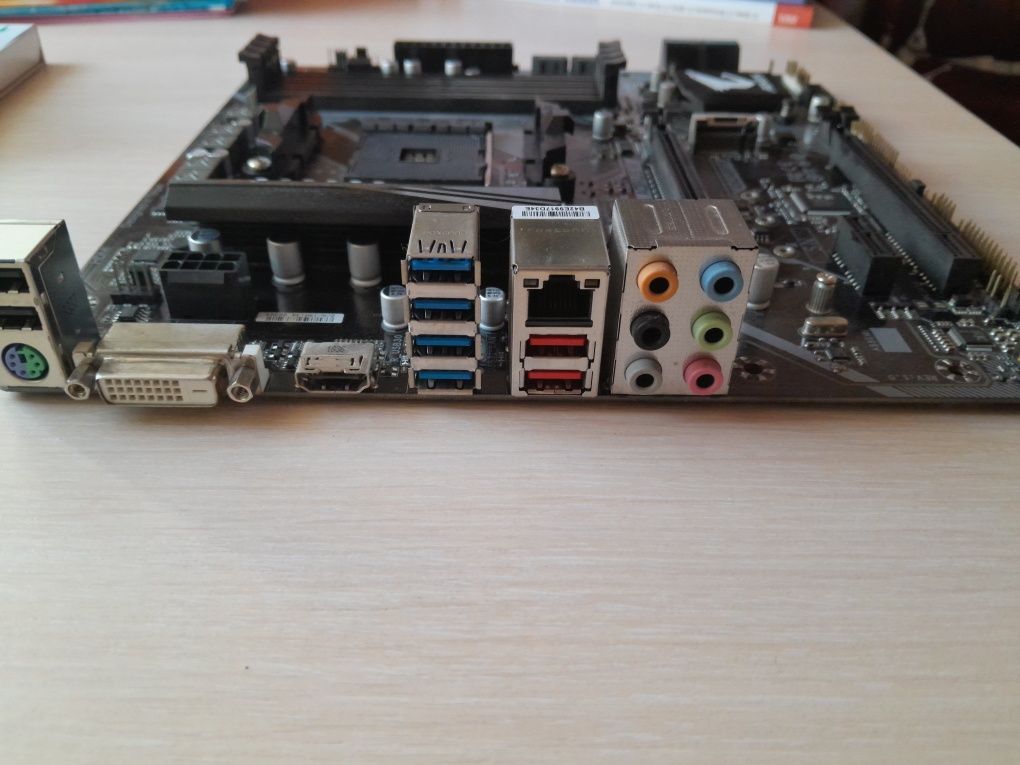 Материнская плата GIGABYTE B450 AORUS M