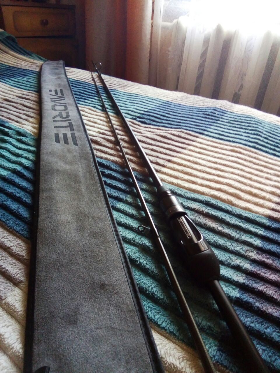 Спининг Favorite Black Swan BSW1-7112L-T 2.41m. 2-10g Fast