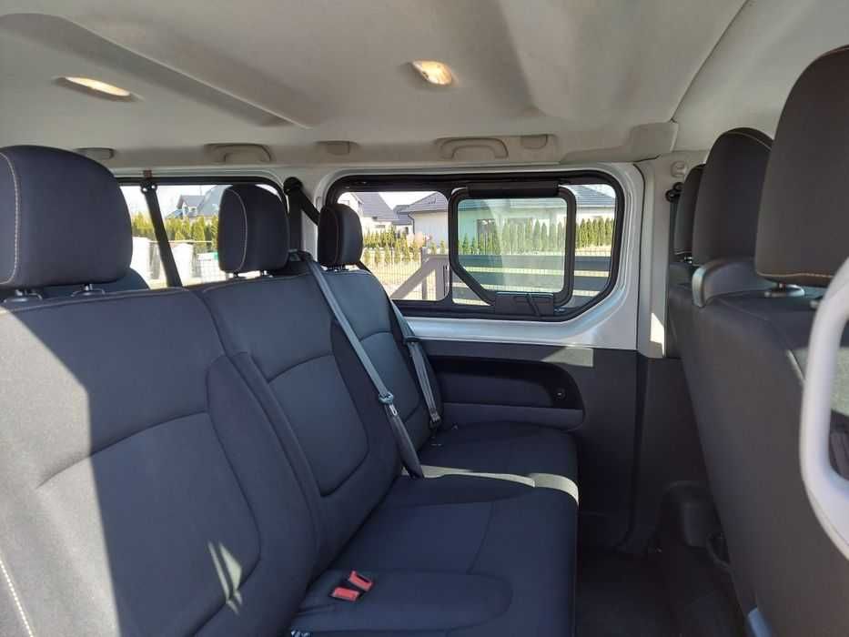 Wynajem busa 9-osob od ręki Renault Trafic Transport gości weselnych