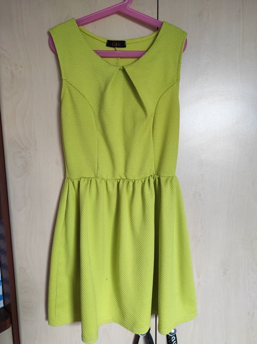 Kiah sukienka na lato materiał tłoczony kolor żywy
