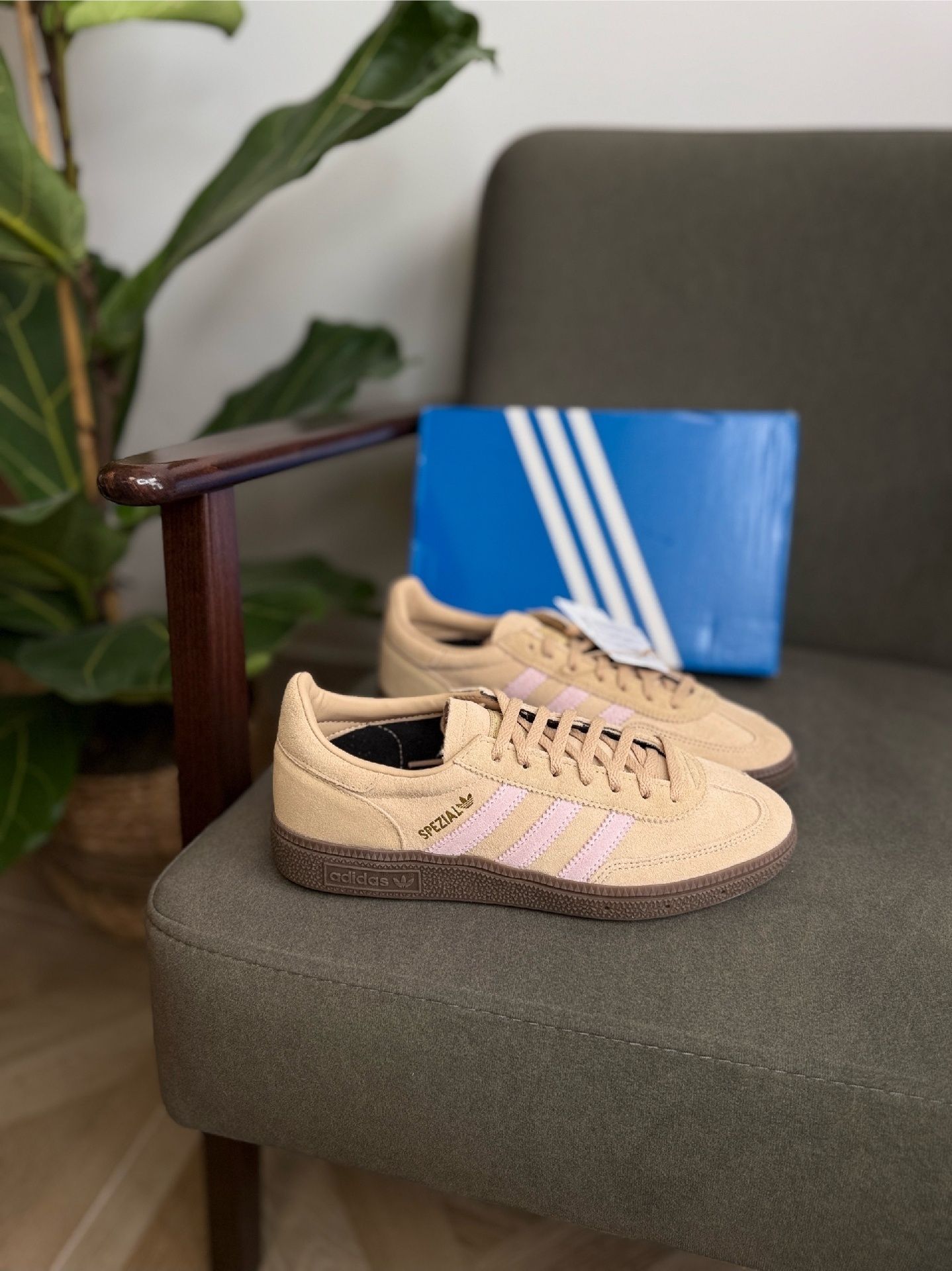 Жіночі кросівки Adidas SPEZIAL,  найзручніша пара, трендовий колір