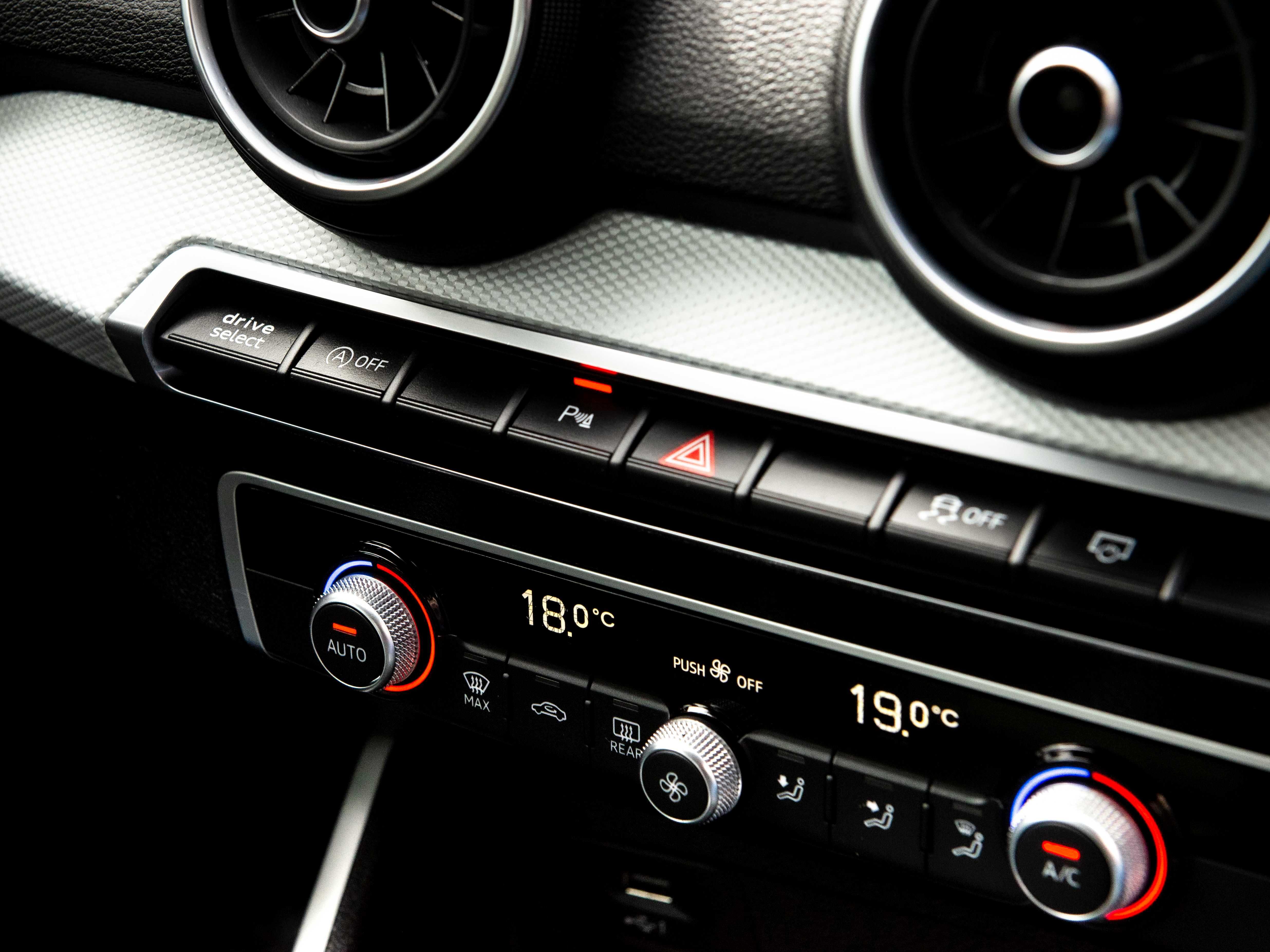 AUDI Q2 30 TDI Design com garantia