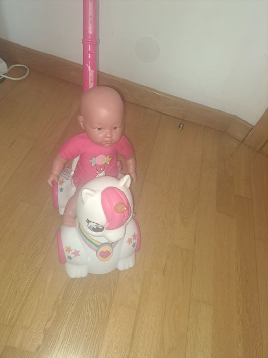 Brinquedo Unicornio com bebé incluído