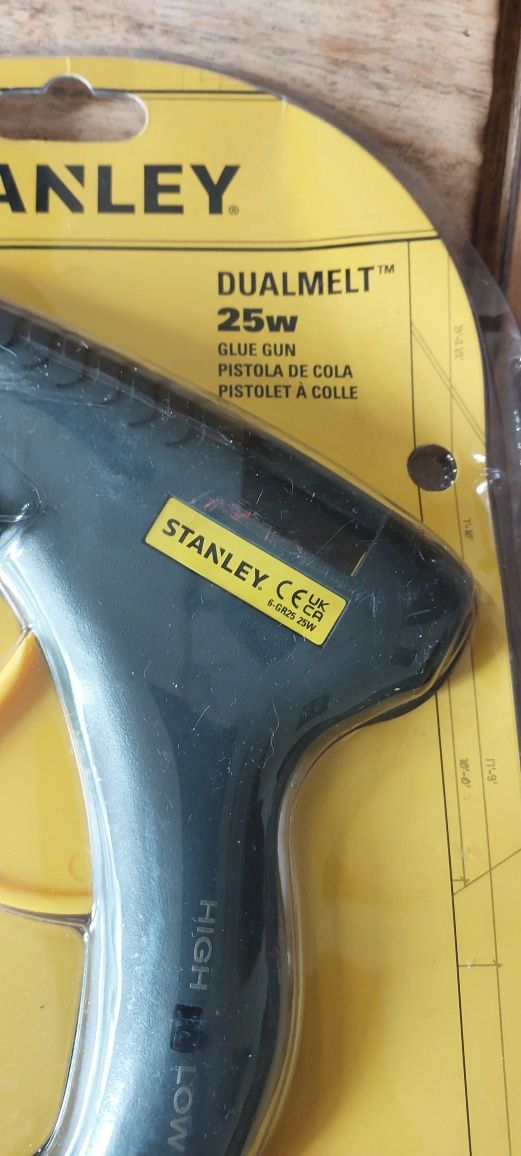 Pistolet do kleju Stanley  dual melt 25w nowy