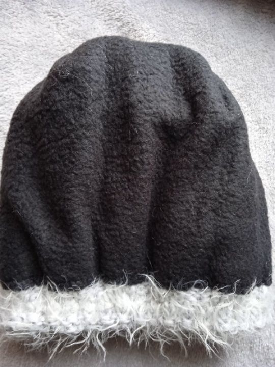Сіра зимова шапка