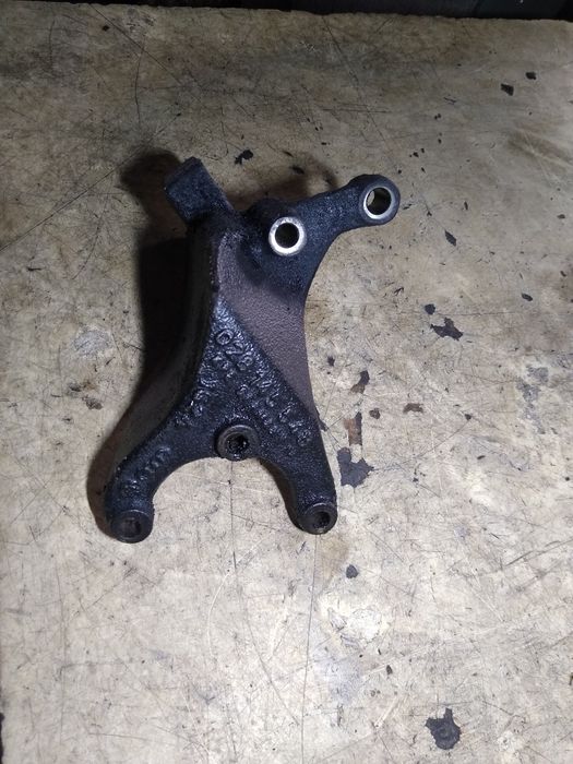 Łapa wspornik pompy wspomagania VW T4 1.9td oryginał ABL