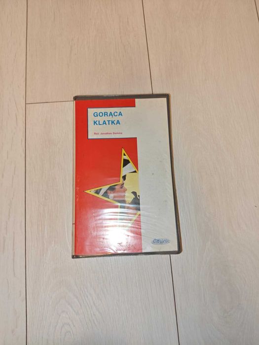 Sprzedam kasete VHS 'Gorąca klatka / caged heat'