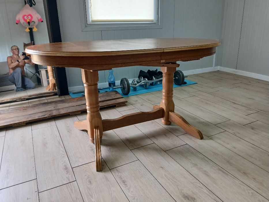 Sprzedam stół bardzo dobry stanie małe ślady użytkowania