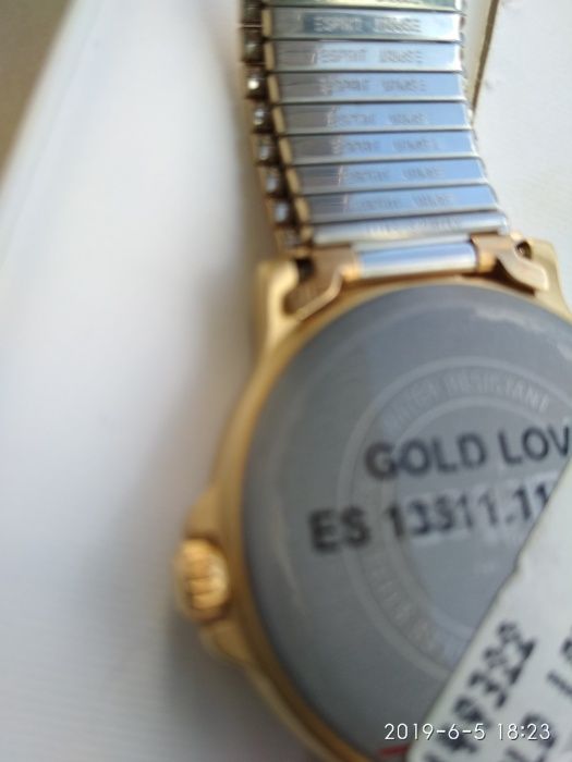 Relógio Esprit dourado, novo