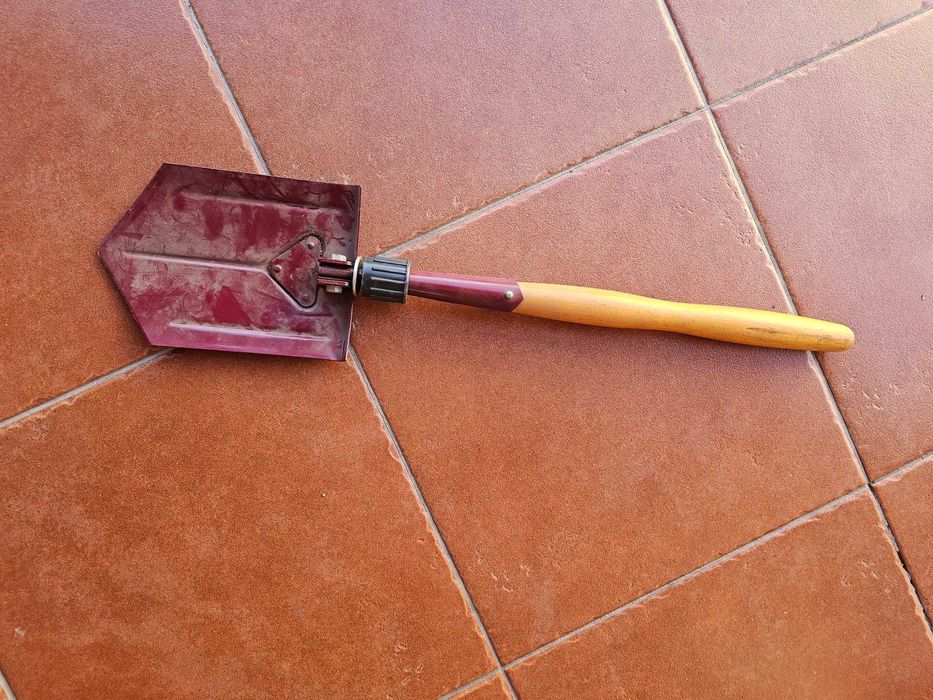 Saperka składana z blokadą