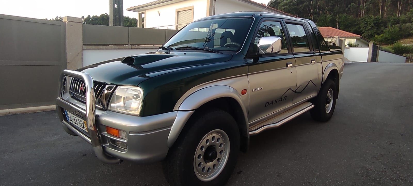 Vendo Mitsubishi Strakar L200 versão  Dakar como nova