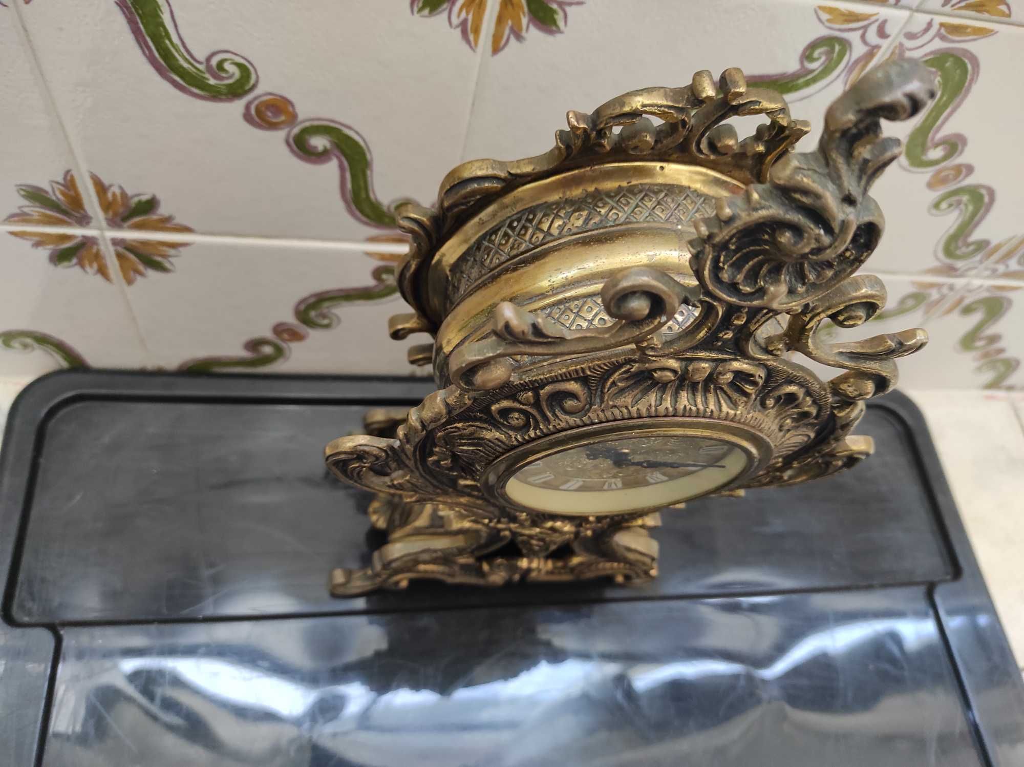 Relógio de sala em latão amarelo