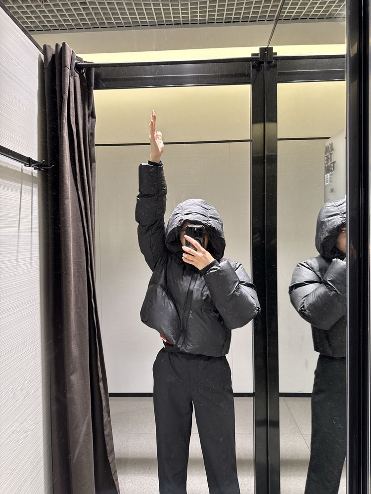 Куртка Zara чорна з капюшоном