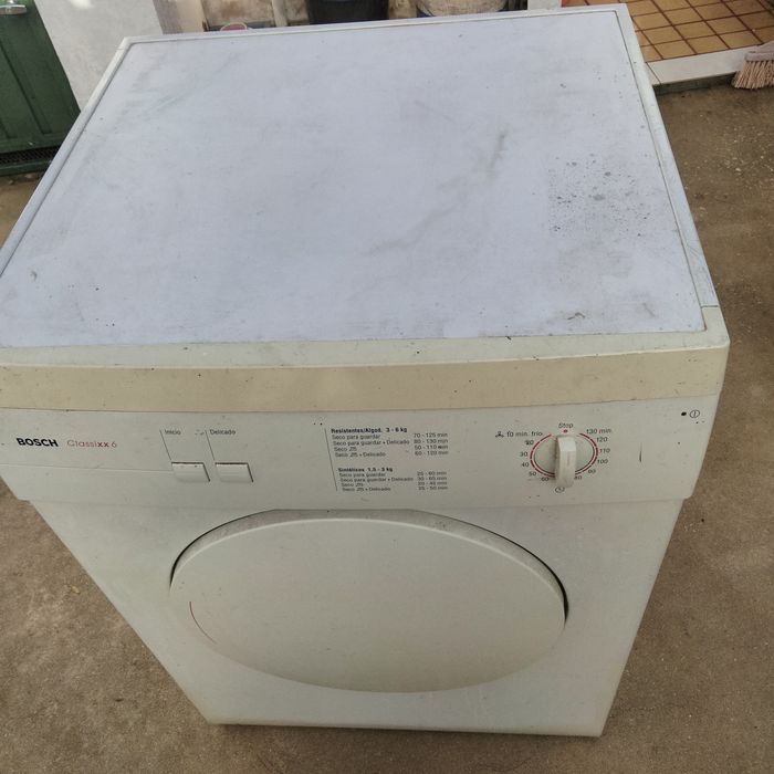 Máquina de secar roupa usada