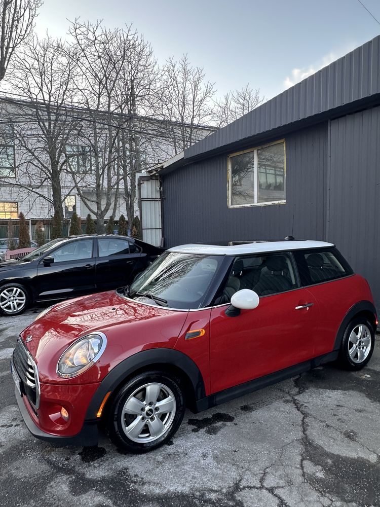 Mini Cooper hatch з панорамним дахом