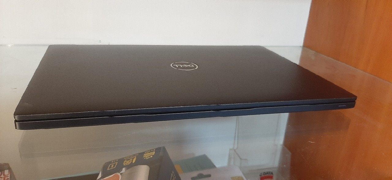 Laptop Dell 7390 i5 8gen faktura gwarancją 12 mc