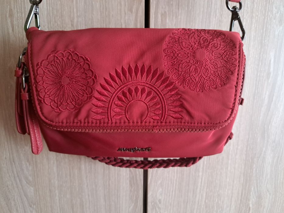 Mala desigual vermelha