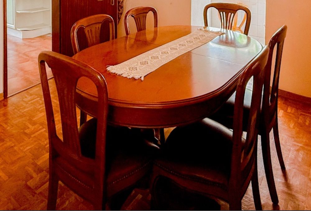 Mesa de jantar e 6 cadeiras