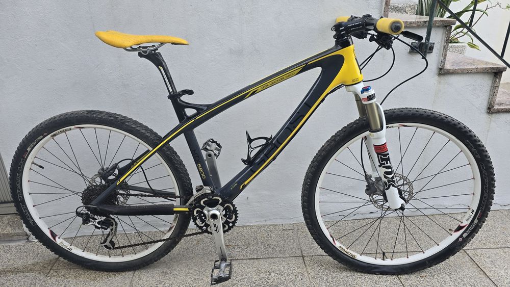Bicicleta toda em carbono roda 26