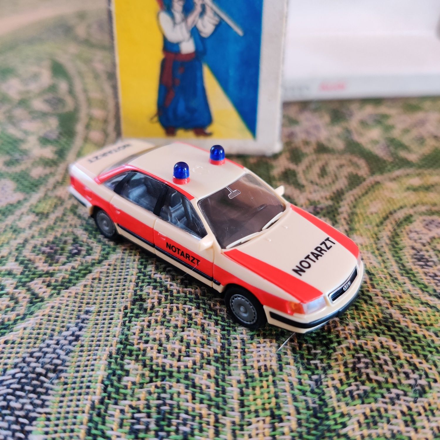 1:87 Audi 100 C4 Notarzt – Rietze