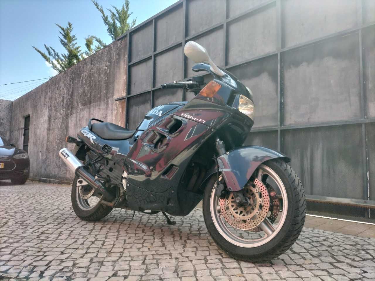 Honda CBR 1000F - isenta de IUC