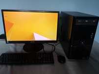 Komputer stacjonarny z monitorem