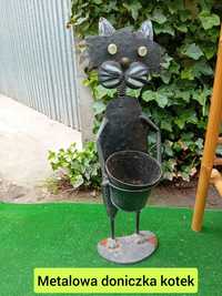 Metalowy kocur kotek czarna figurka ogrodowa donica doniczka boho