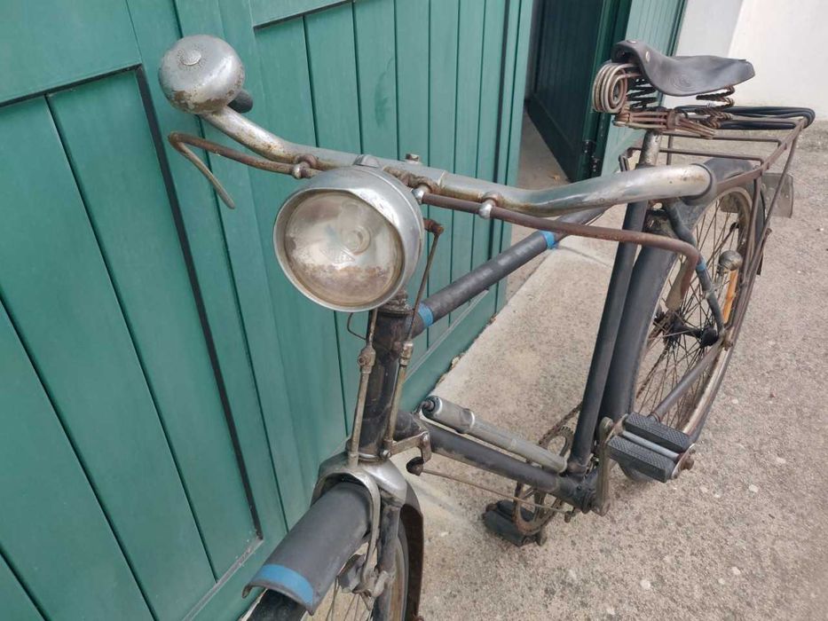 Bicicleta BTT e Bicicleta antiga