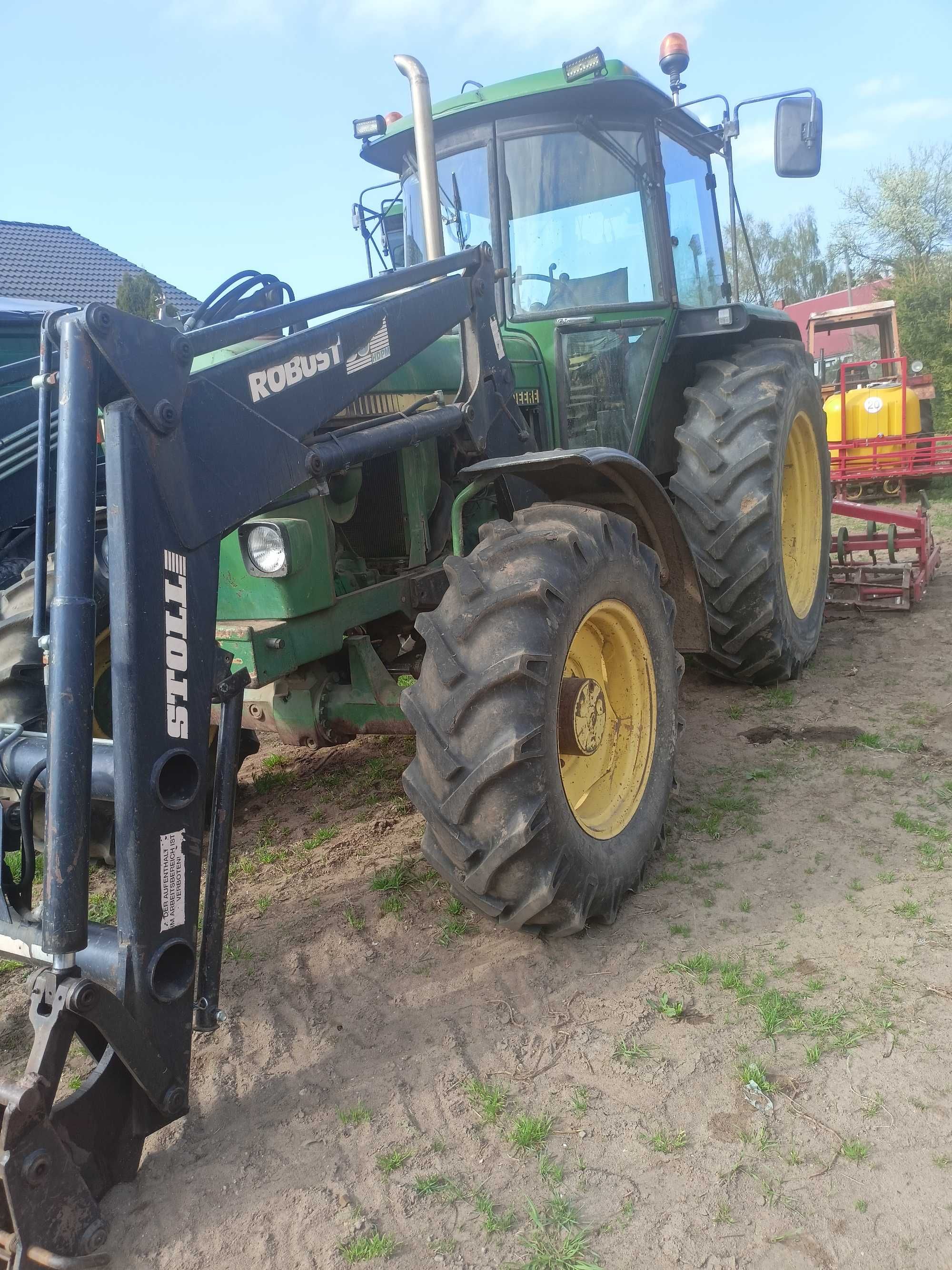 John Deere  3140