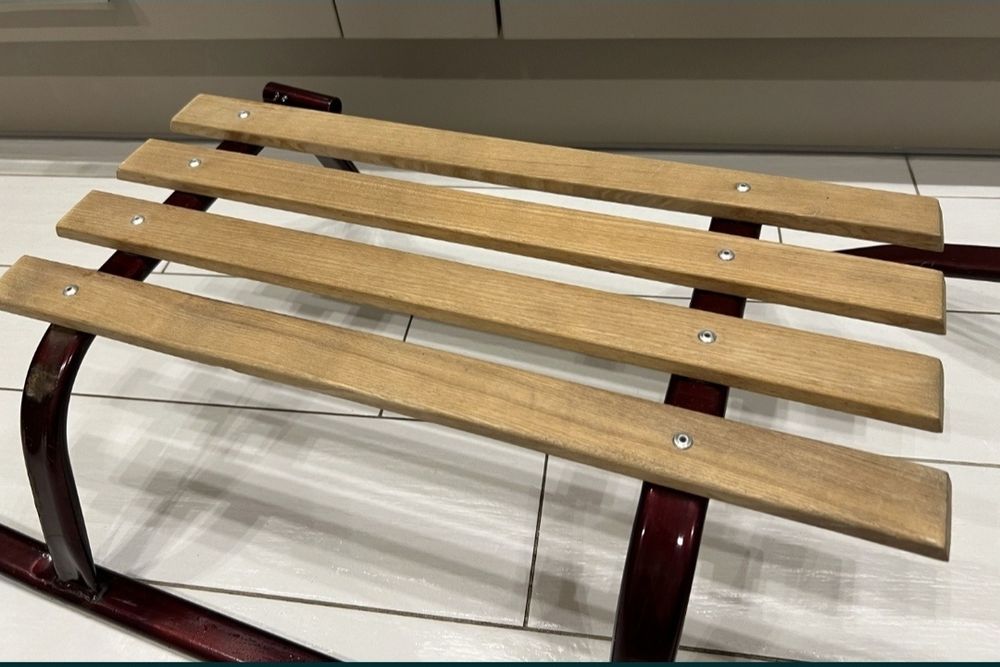 Санки дерев'яні з металевою основою