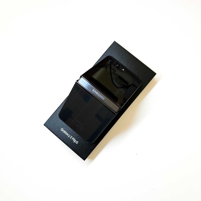 Samsung Galaxy Z Flip 5 512GB 5G - Grafitowy - Komplet