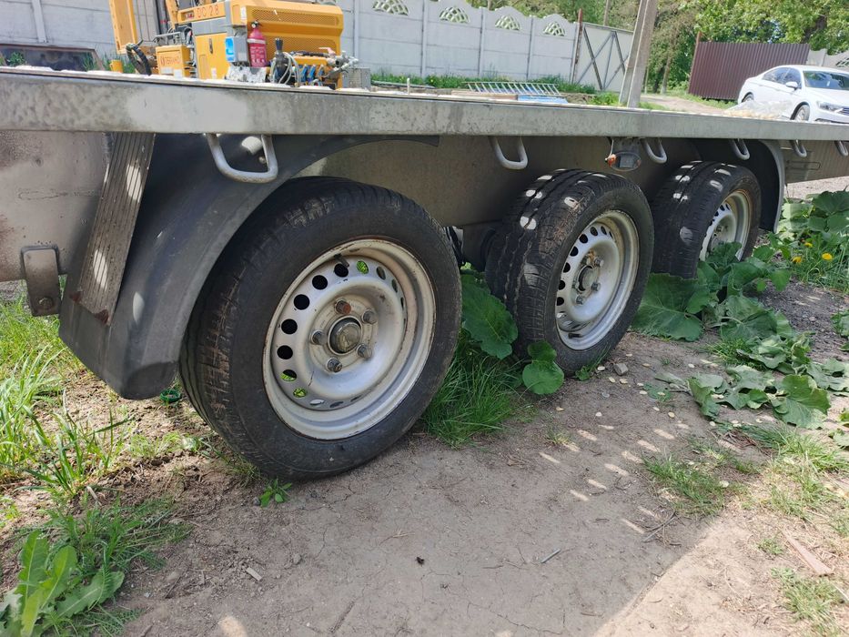 Причіп для перевезення  2 автомобілів