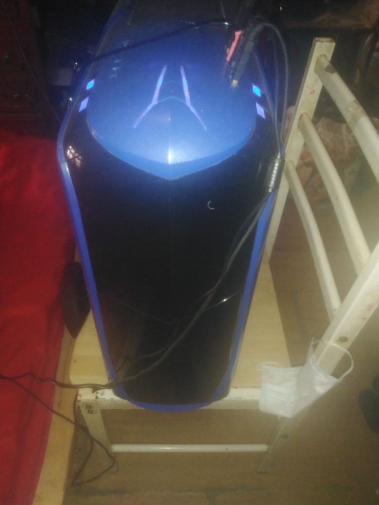 Vendo torre gaming faço a 300 quem vier buscar antes de sexta