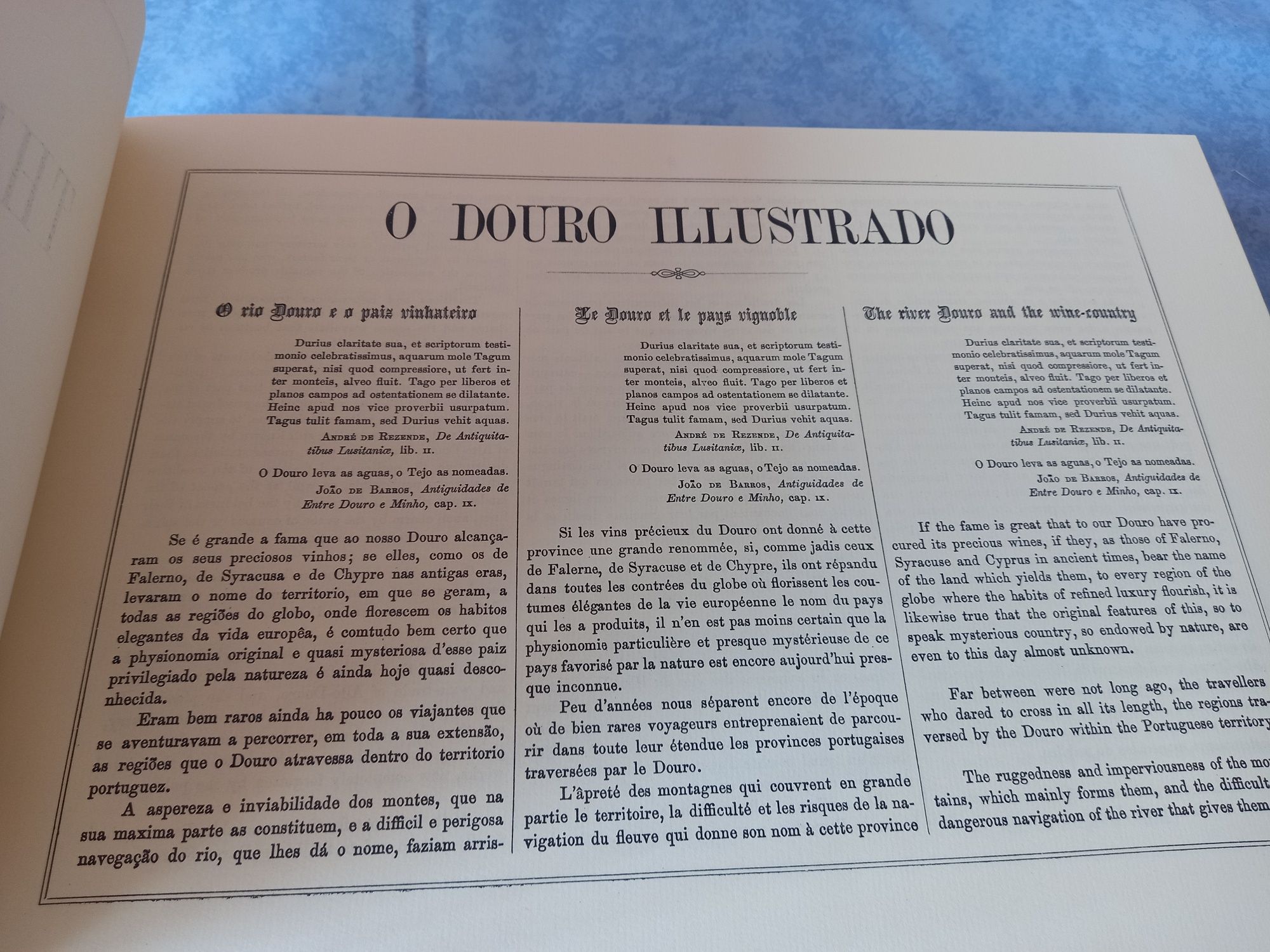 Livro  O Douro Ilustrado  muito antigo