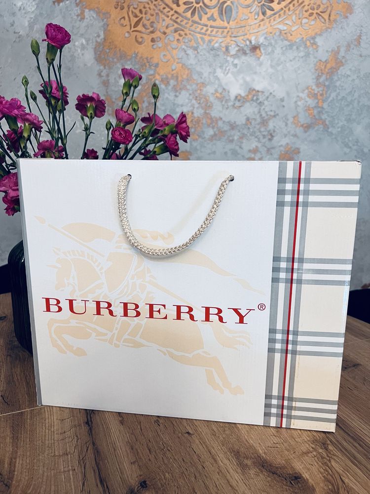 Recznik  pudelko  burberry