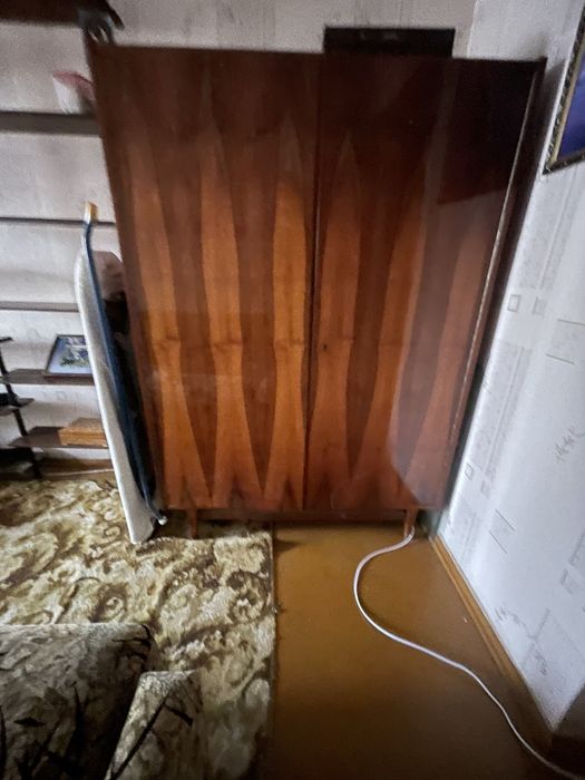 Шкаф в чудовому стані ( радянськоі якості)