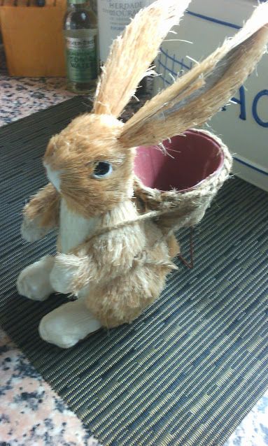 Cesto em verga pequeno, novo +coelhinho para pôr vaso