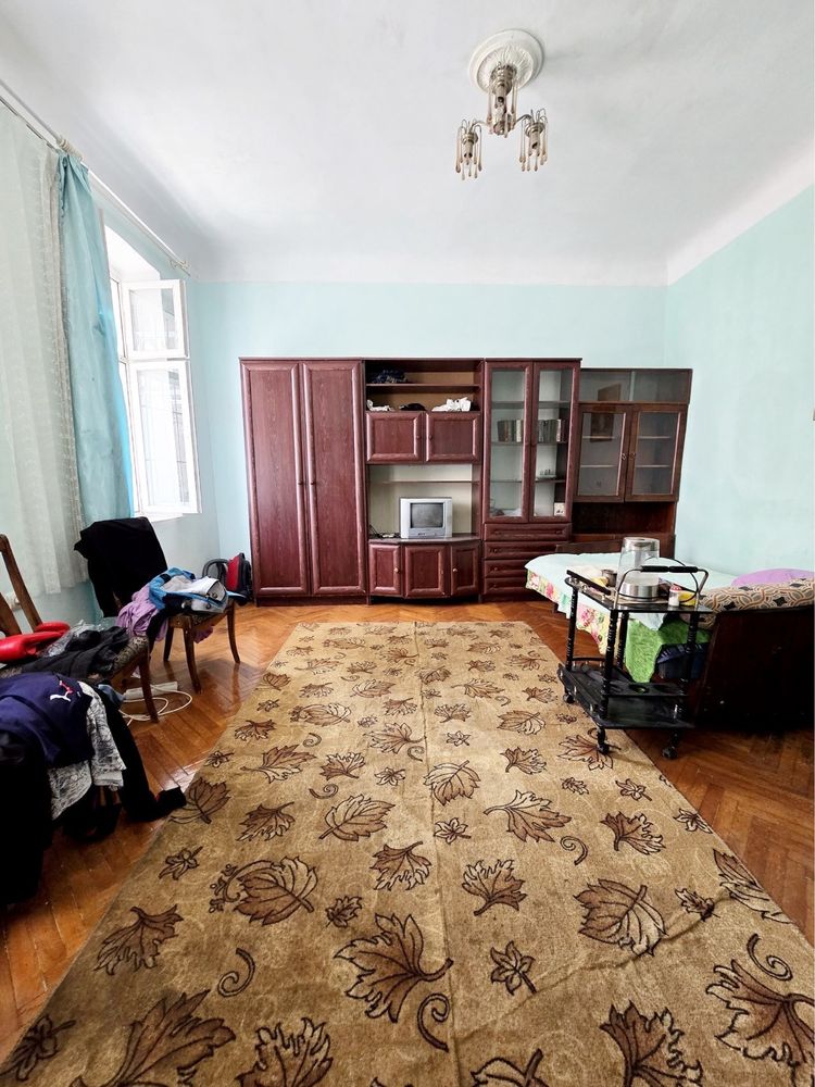 Продаж 1но кімнатної З ДВОРИКОМ В ЦЕНТРІ МІСТА, (р-н СОБОРНОЇ площі)!