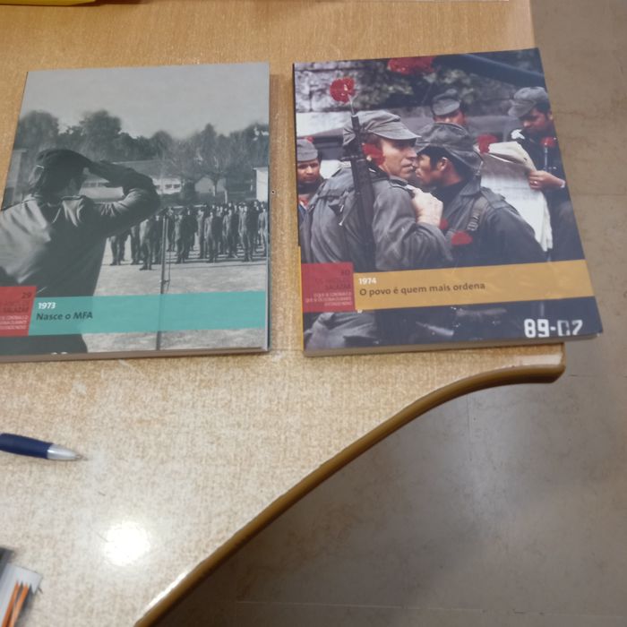 Dois livros da revolução  de Abril