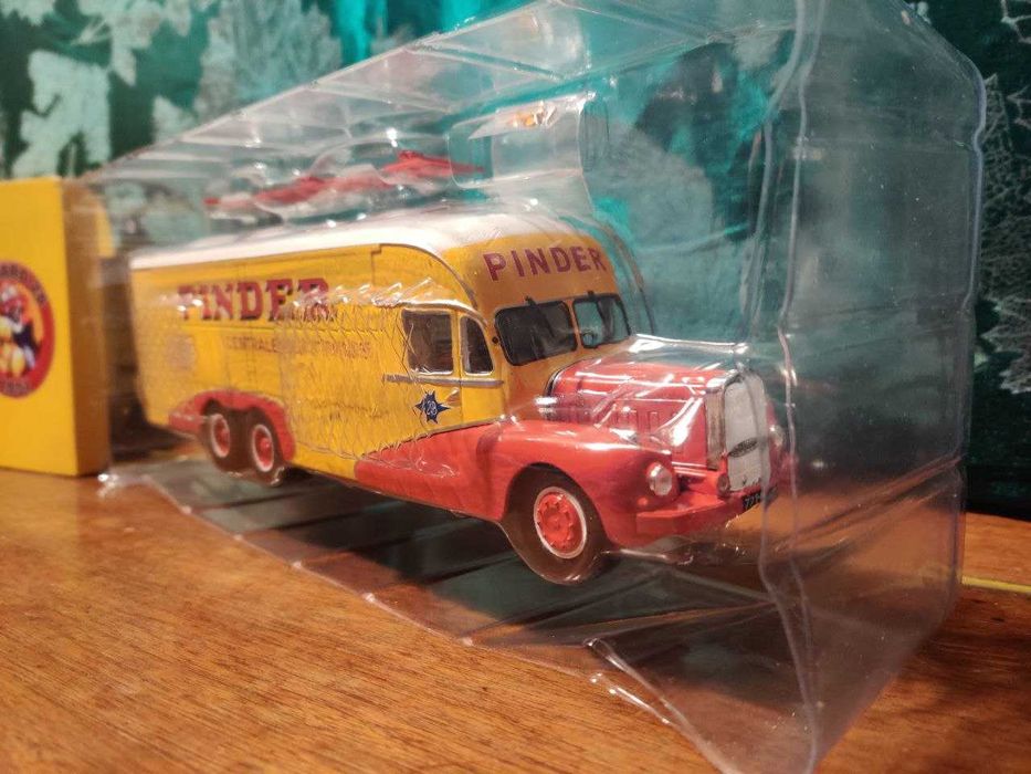 Масштабные модели Altaya Bernard 28, MACK F-700, 1/43